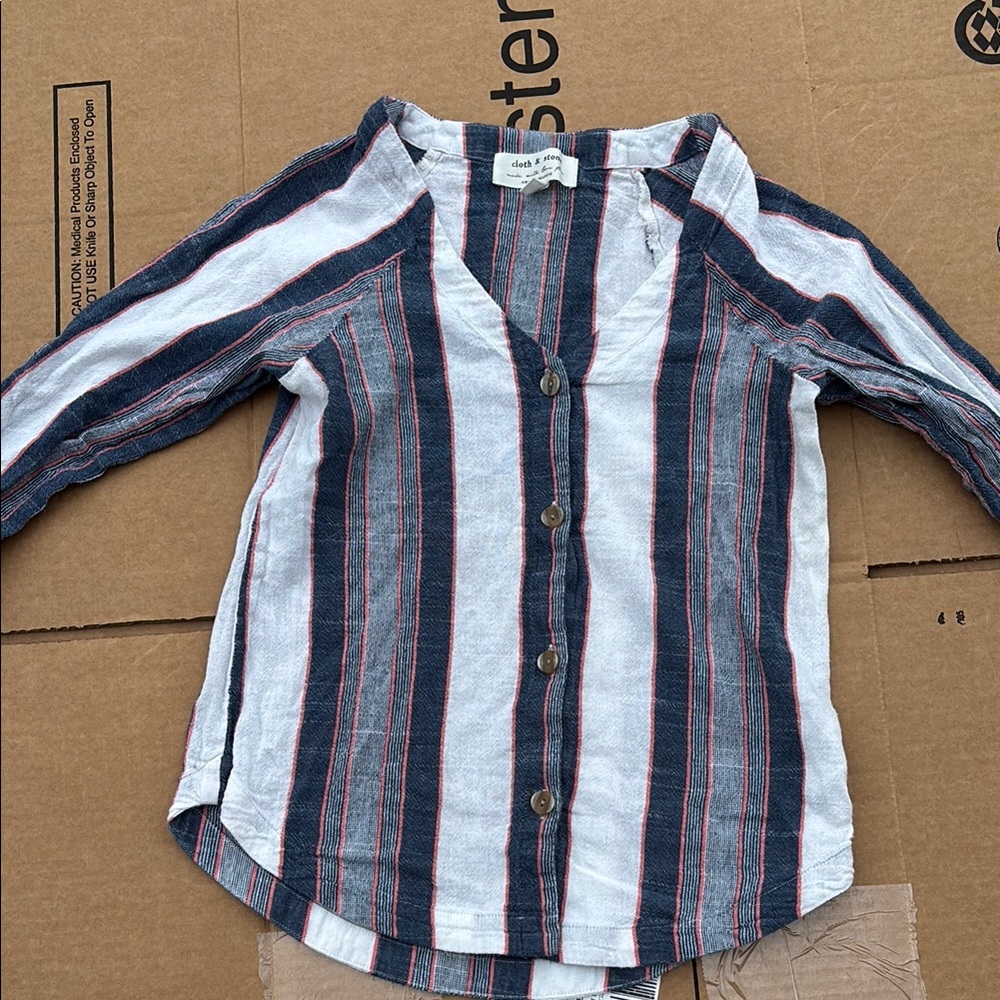 Cloth & Stone Anthropologie Blue and White Button Down Shirt